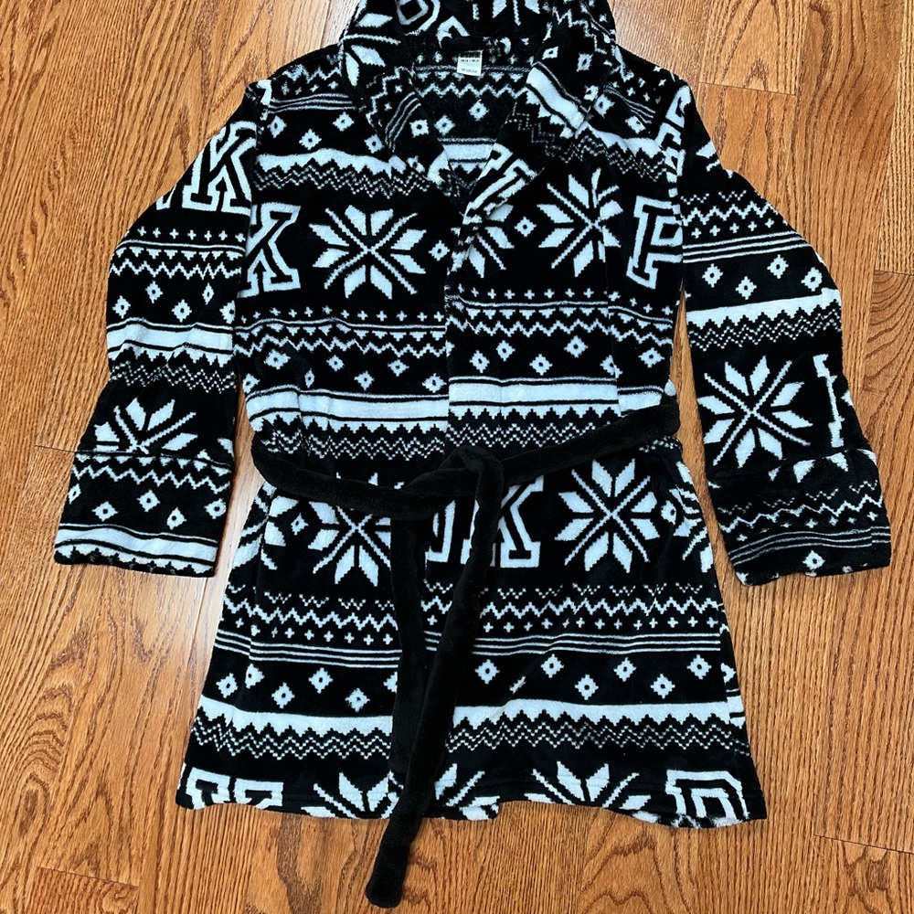 Black and White Patterned Women’s Robe